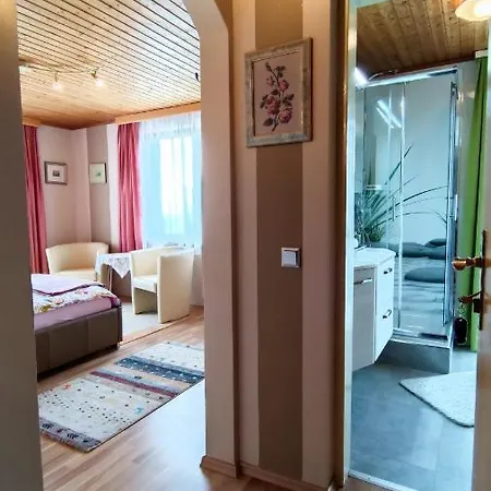 Ferienparadies Gutounik アパートホテル Pörtschach am Wörthersee