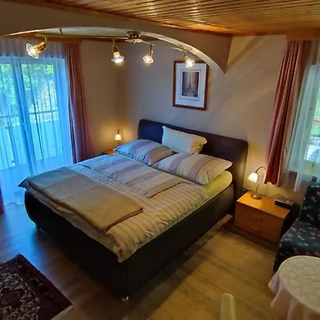 Ferienparadies Gutounik アパートホテル Pörtschach am Wörthersee