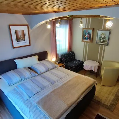 Ferienparadies Gutounik アパートホテル