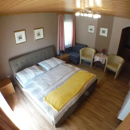 Ferienparadies Gutounik アパートホテル Pörtschach am Wörthersee